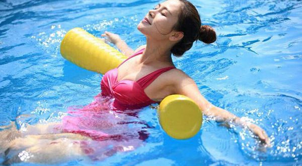 Поможет ли плавание в бассейне при варикозном расширении вен на ногах